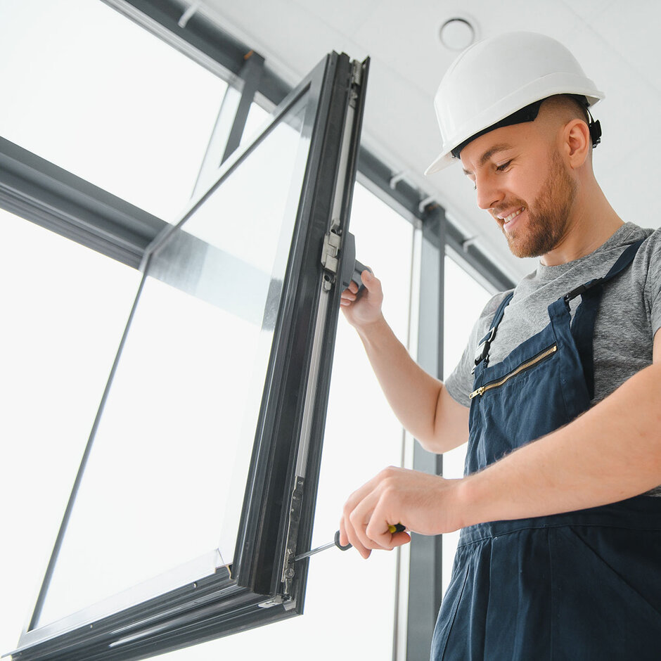 Arbeiten bei Metallbau Bleiholder: in der Fenstermontage